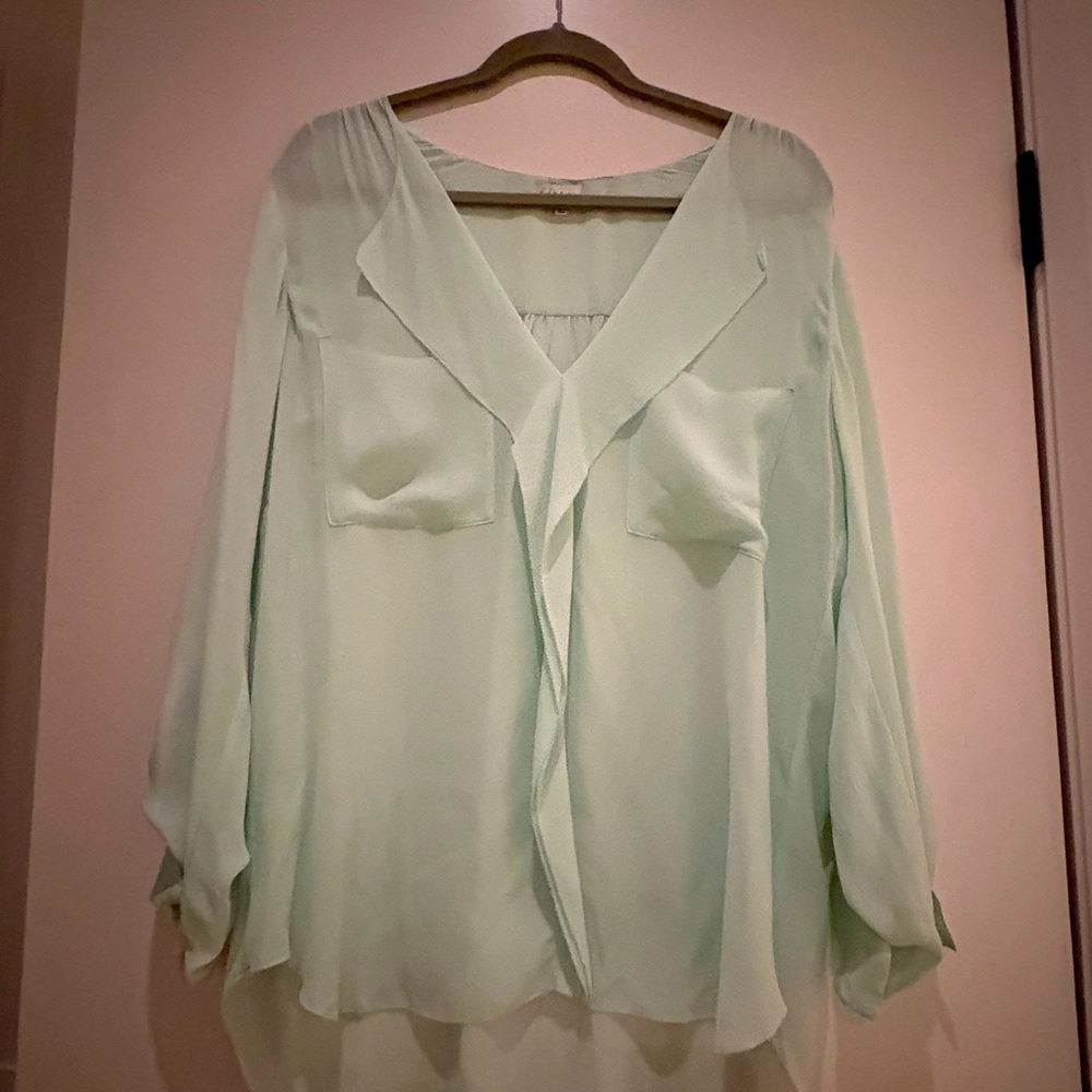 🍀* Aritzia Babaton Mint- silk sheer blouse with button/ strap to roll sleeves🍀
